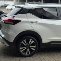 KICKS ADVANCE 1.6 FLEX