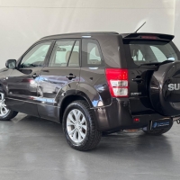 GRAND VITARA L EDITION 2.0 AUT. COM INTERIOR CARAMELO + TETO SOLAR